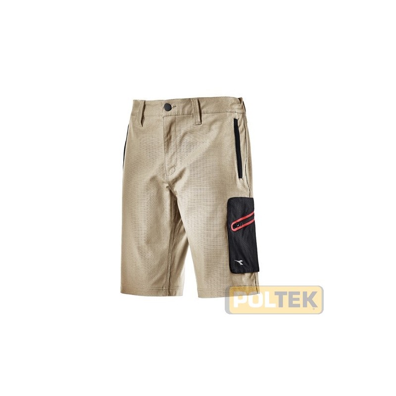 Bermuda in cotone canvas elasticizzato con tasca laterale zippata e dettaglio termonastrato rosso. Elastico in vita, portametro 