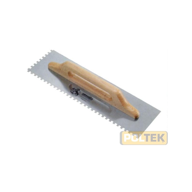 Manico in legno e ampia impugnatura per agevolare la presaanche con due mani. Fissaggio al manico tramite rivetti saldati alla l