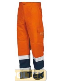 Pantalone con tasca posteriore, tasca porta metro e due tasconi laterali. Elastico posteriore in vita e chiusura con cerniera. P