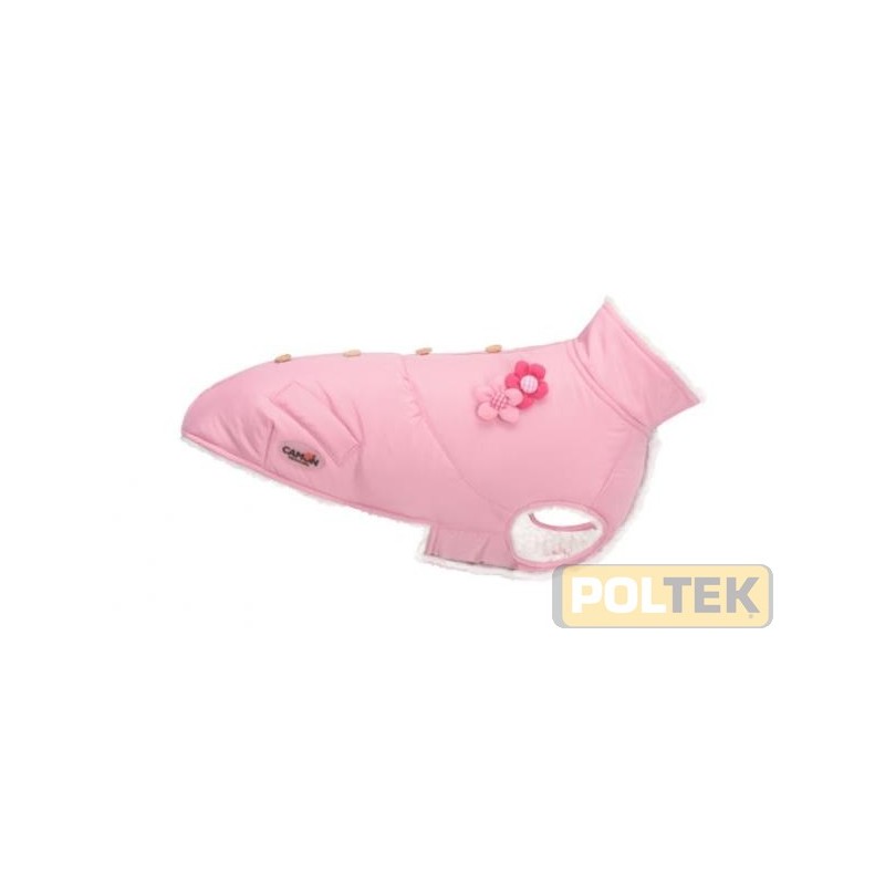 Cappottino con interno in calda pelliccetta, impreziosito da una spilla removibile. Particolare cucitura a pieghe.