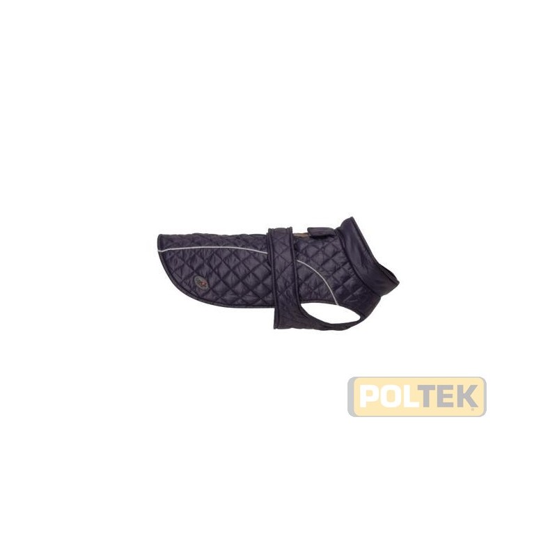 Piumino trapuntato con interno in pile. Chiusura fasciante con velcro sulla schiena. Coulisse posteriori per regolare la vestibi