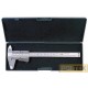 Calibro di precisione. Inox temprato, scala cromata opaca bloccaggio a leva. Astuccio ABS, capacità 0-150 mm, becchi 40 mm, let